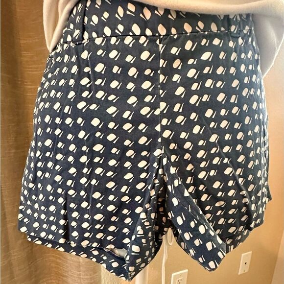 Ann Taylor Navy and White Patterned Women's Shorts - Picture 1 of 6